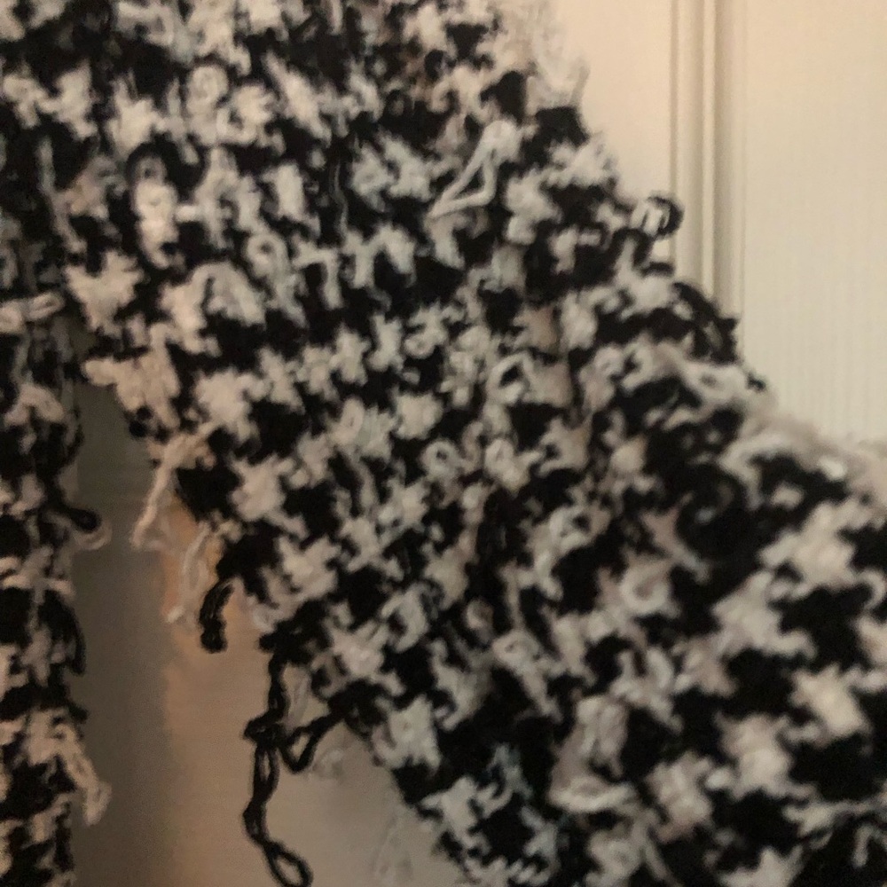 Casual loose knit black, white and green scarf